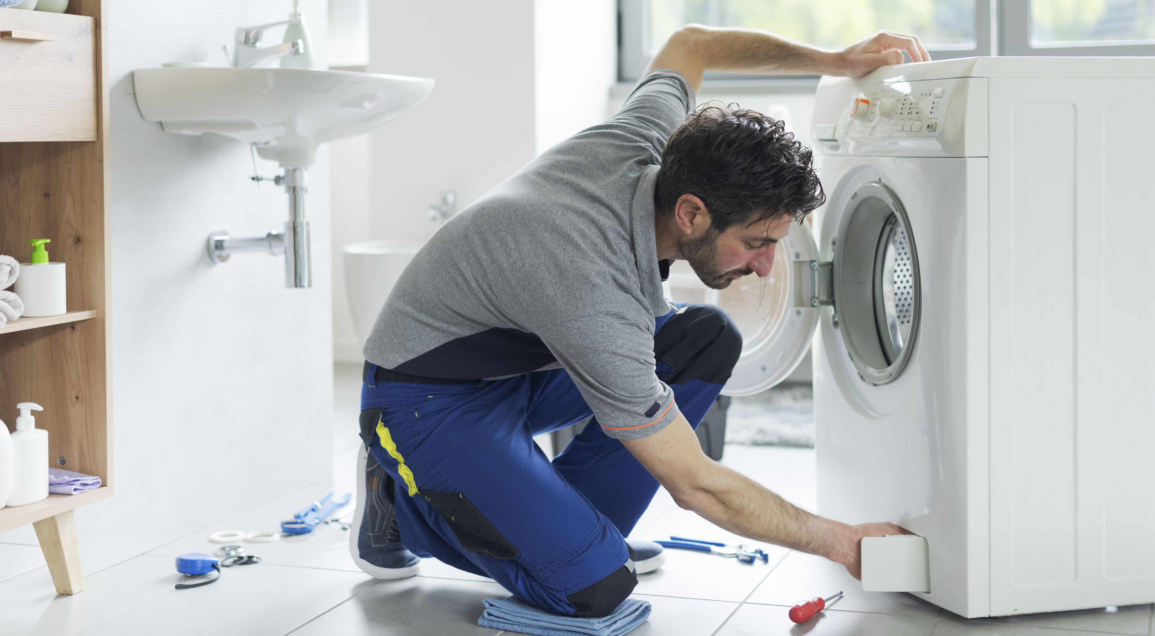 Title image for blog article "How Does a Washing Machine Drain?"